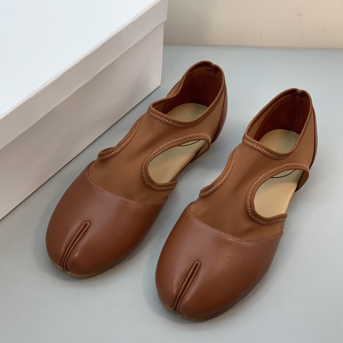 Women's Split Toe Pumps Spring Vintage Genuine Flat Ballet Hollowed Sandals