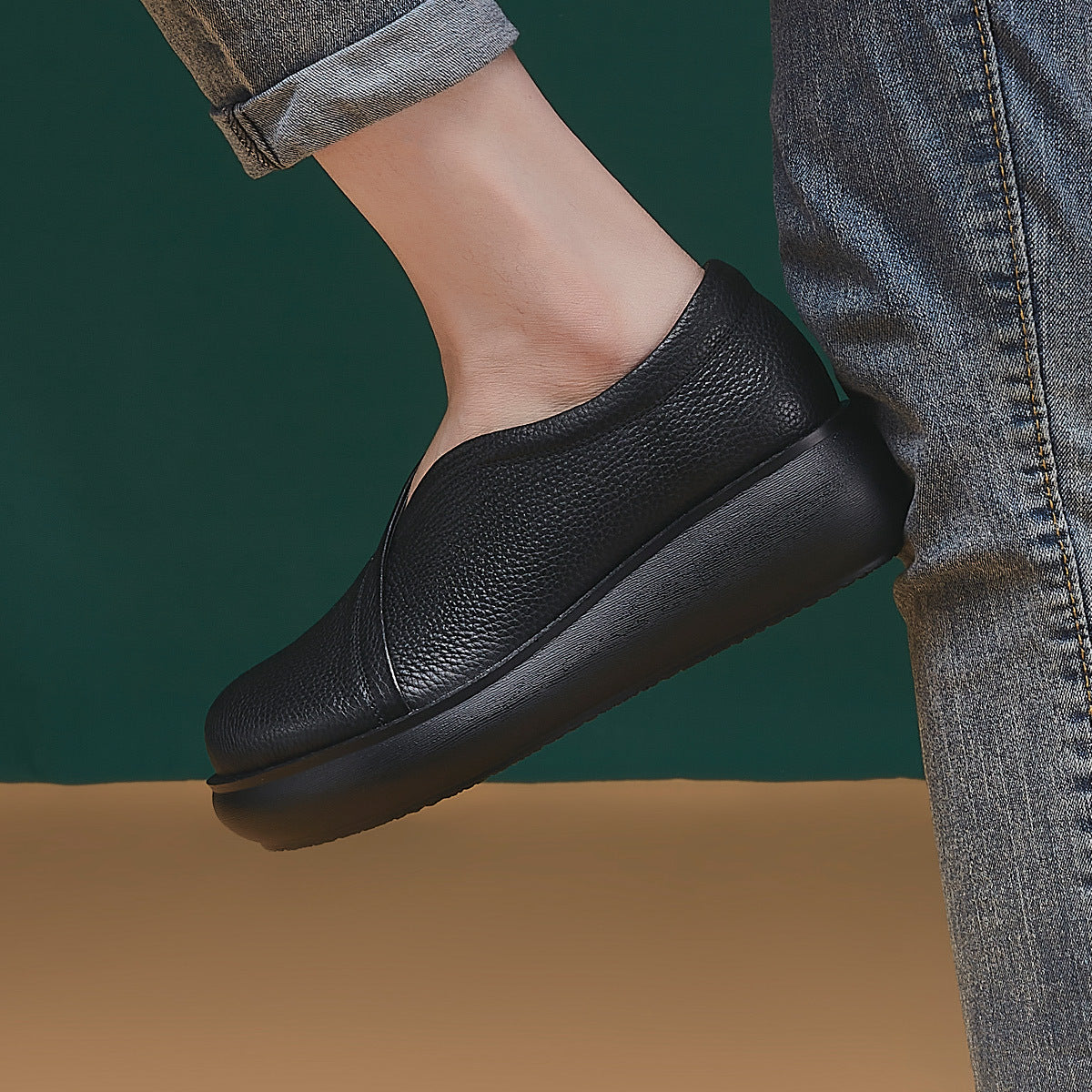 Women's Comfortable Flat Mom Soft Bottom Genuine Slip-on Women's Fashion Shoes