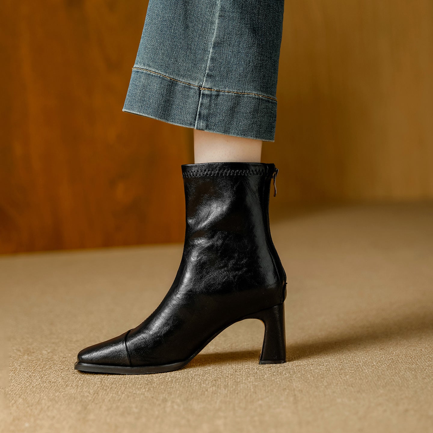 Women's High Stretch Thin With Padded Lining Simple Chunky Retro Commuter Women's Leather Boots
