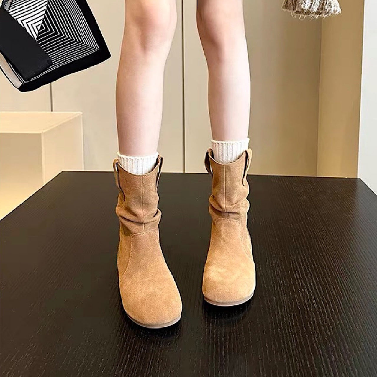 Women's Retro Flat Bottom Short Knee-high Sleeve Round Toe Pile Boots