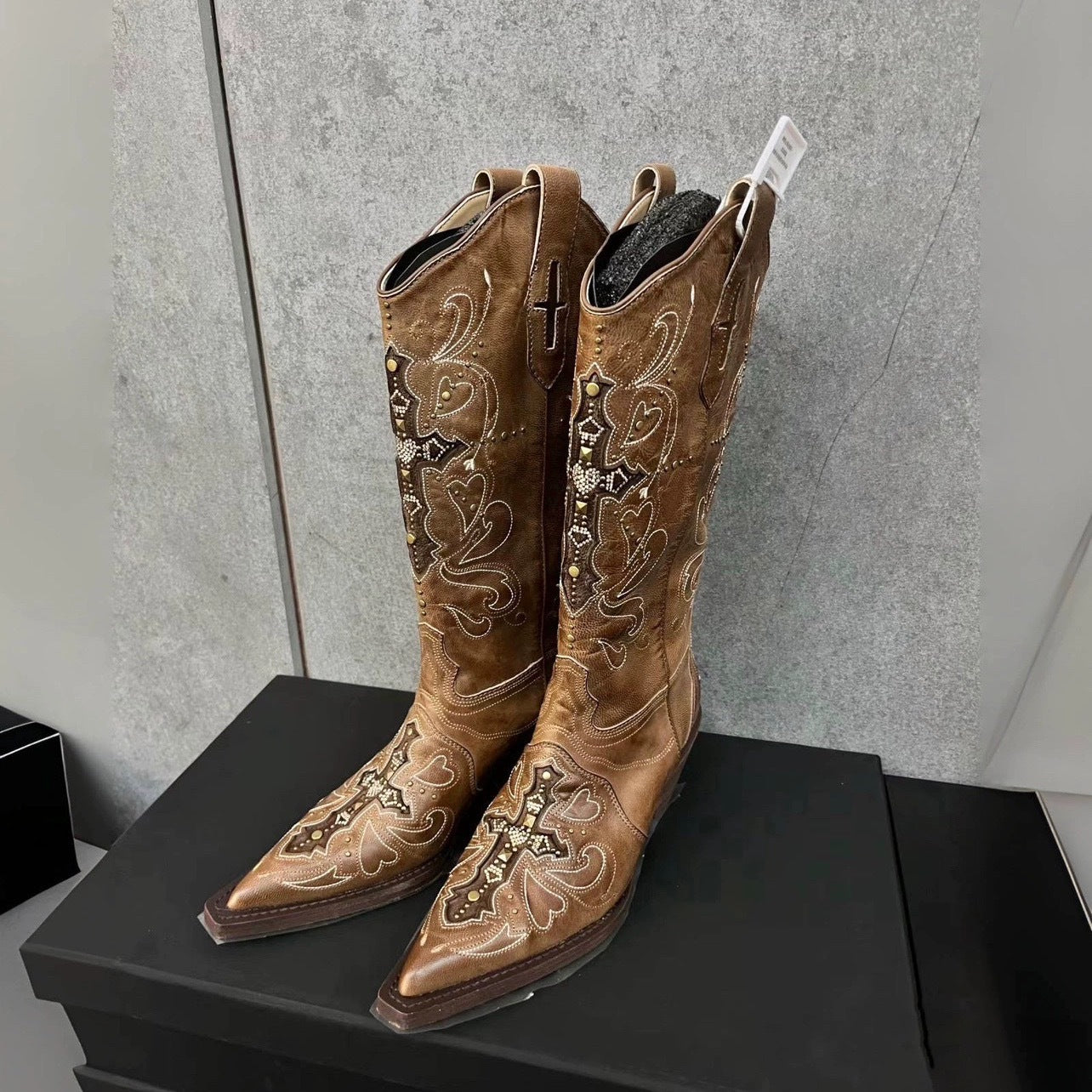Women's Version Genuine Pointed Rivets Western Cowboy Embroidery Long Women's Leather Boots