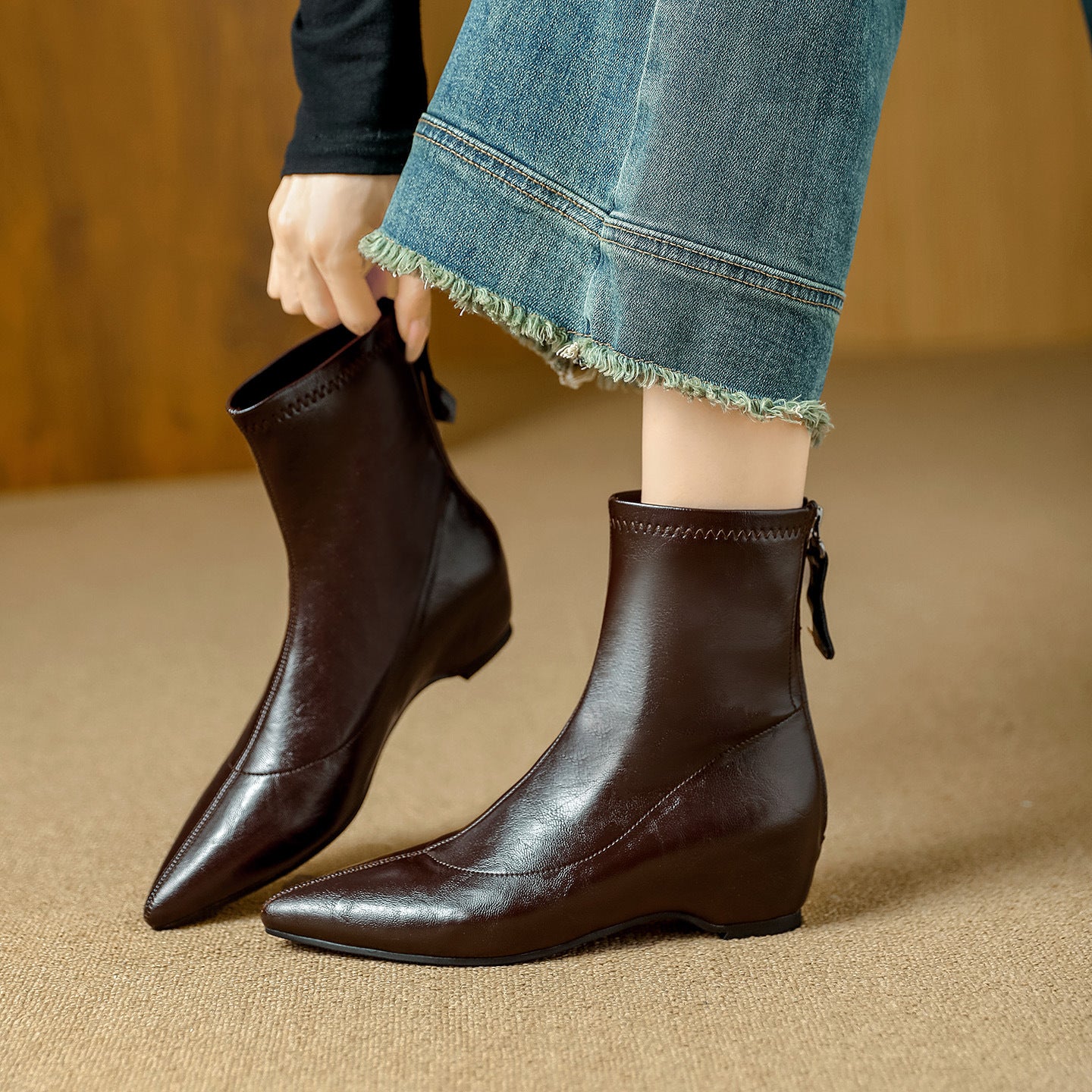 Women's Temperament Slimming Thin Graceful Pointed Toe Soft Women's Leather Boots