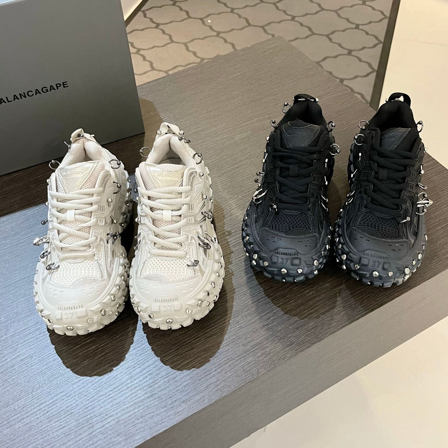 Women's Korean Durian Thick Bottom Height Increasing Rivet Women's Casual Shoes