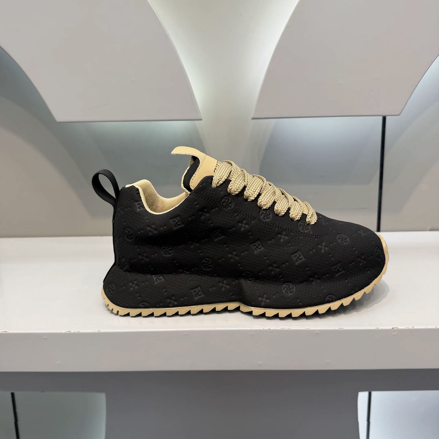Men's Light Luxury Fashion Veet Padded Covered Bottom Ruffle Handsome Stylish Men's Casual Shoes