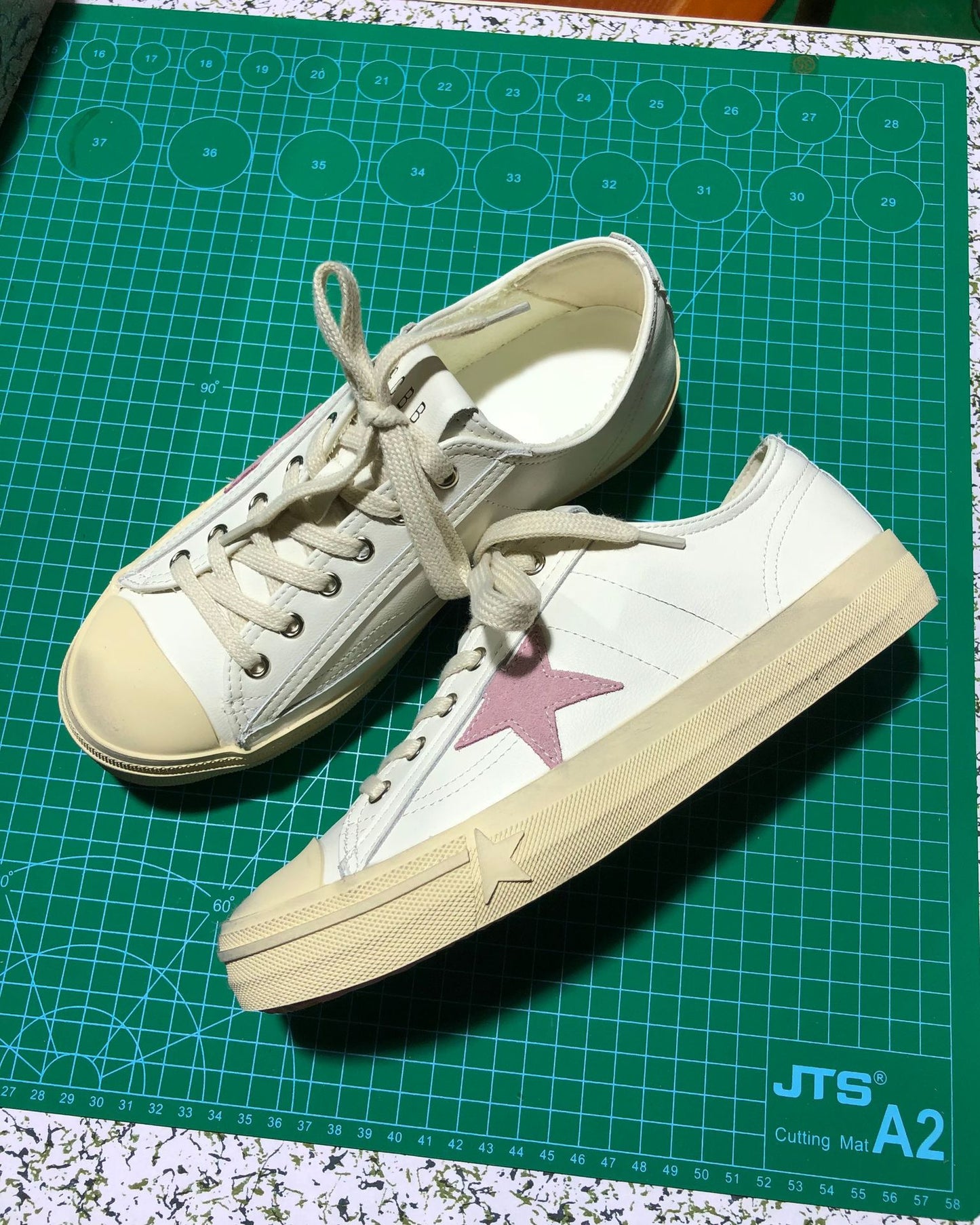 Women's Distressed Dirty Sports White Flat Step-on Half Women's Board Shoes