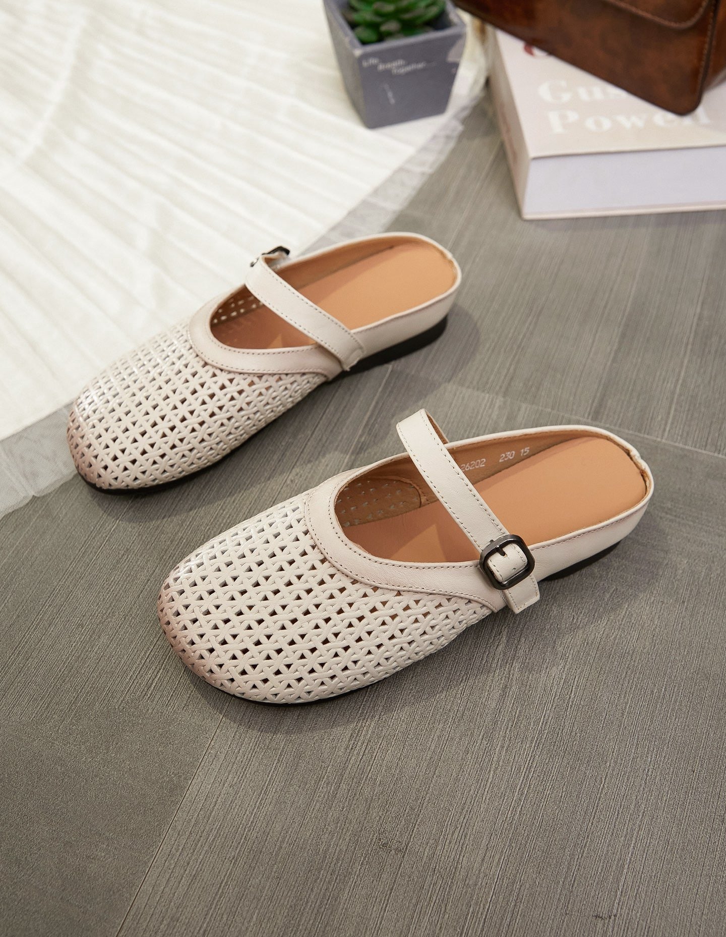 Women's Outer Wear Closed Toe Fashion Soft Bottom One Sandals