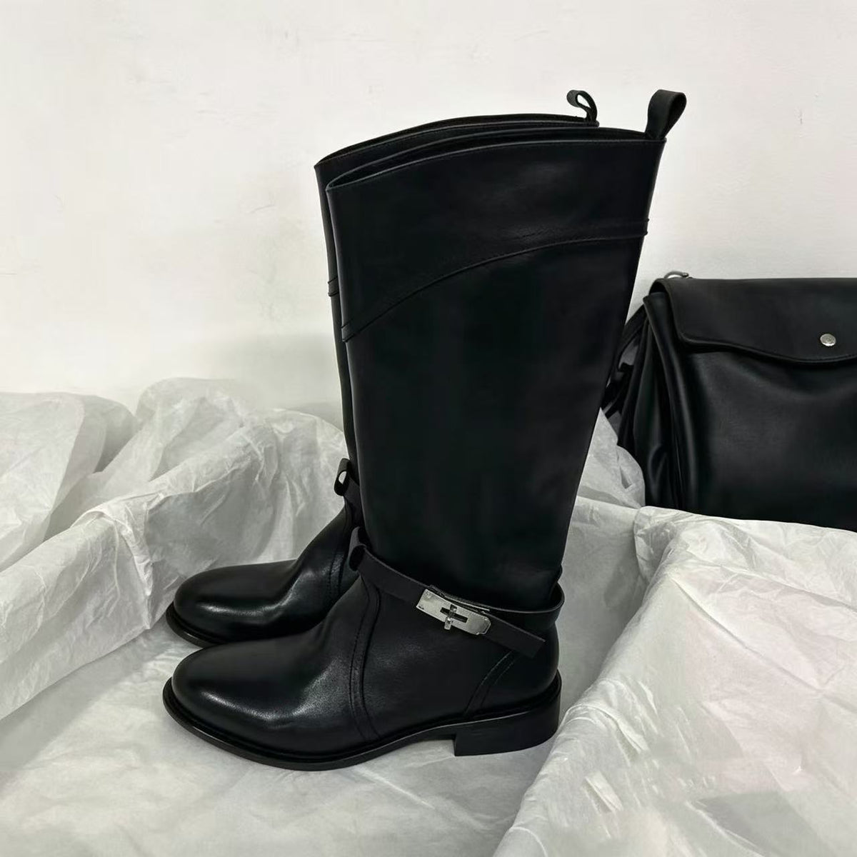 Women's Soft Round Head Chunky British Style Metal Buckle Versatile Women's Leather Boots