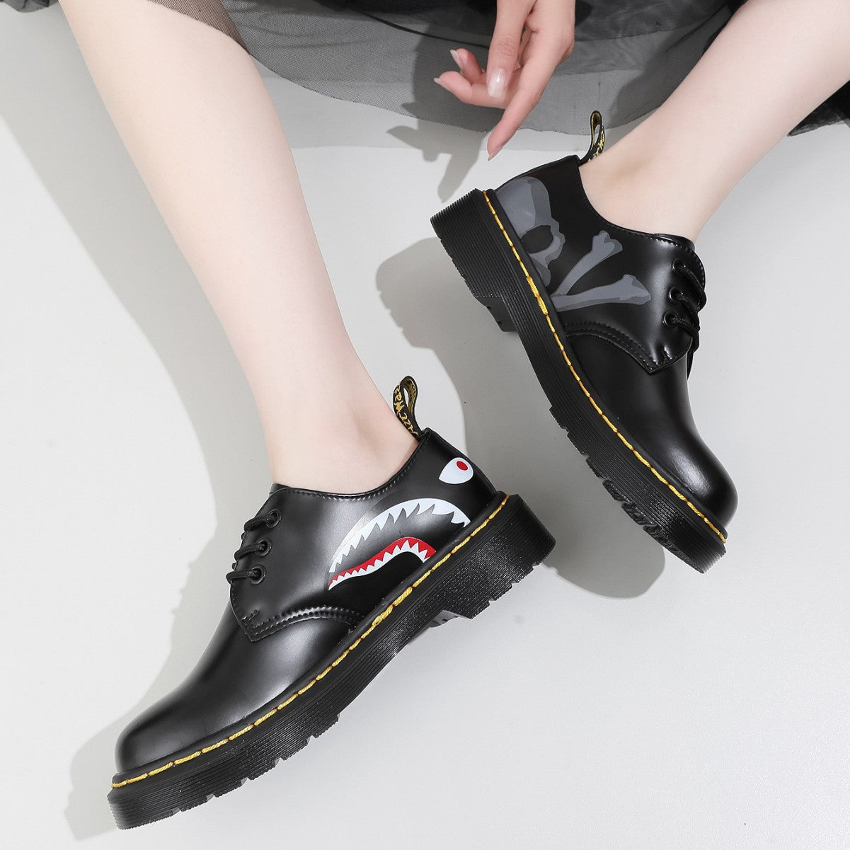 Women's Large Size Thick Bottom Small Mirror Round Head Patent Muffin Leather Shoes