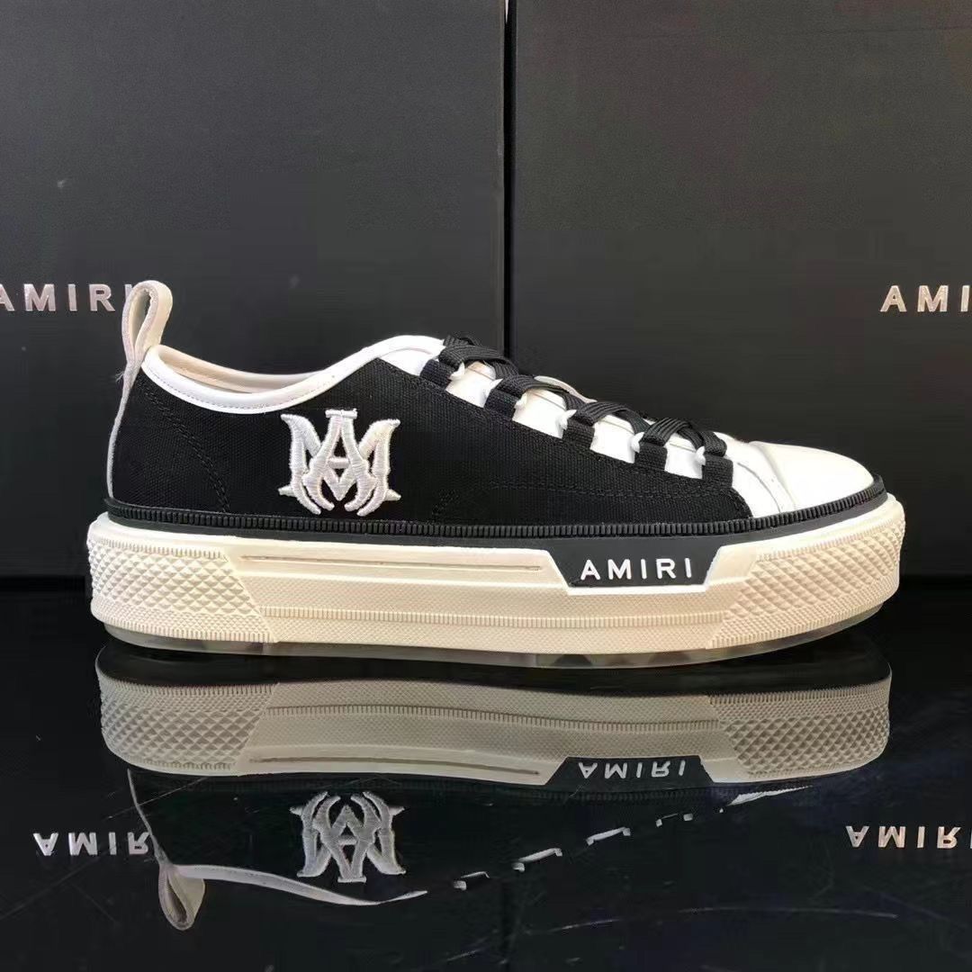 Five-pointed Star Breathable Lace Up Low Sneakers