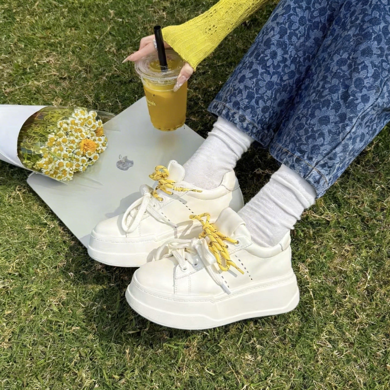 Women's White Round Head Thick Bottom Height Increasing Retro Sneakers