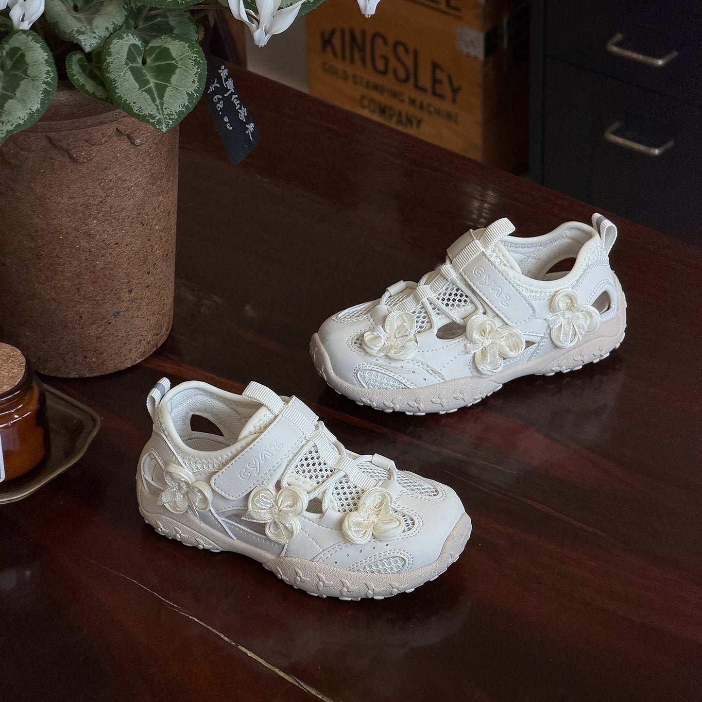 Children's Korean Style Hollow Flower For Middle Children's Sports Shoes