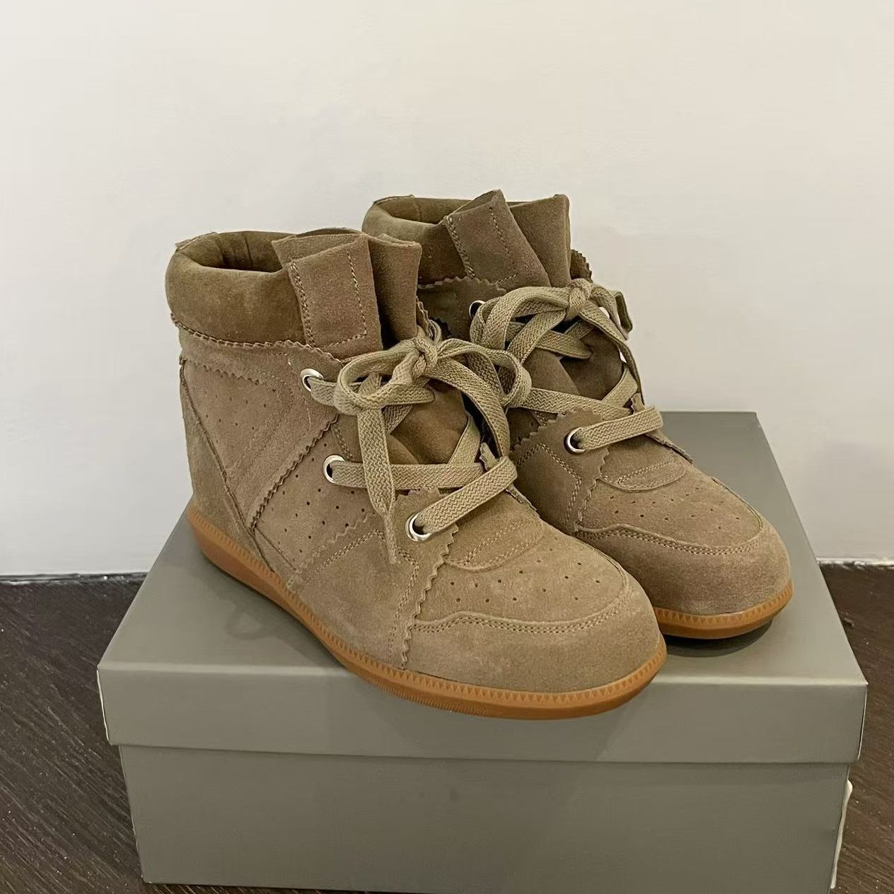 Women's Genuine Height Increasing Insole Fashionable Women's Casual Shoes