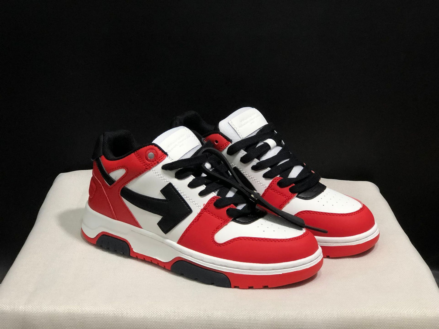 Women's & Men's Couple Street Board Comfortable Retro White Sneakers